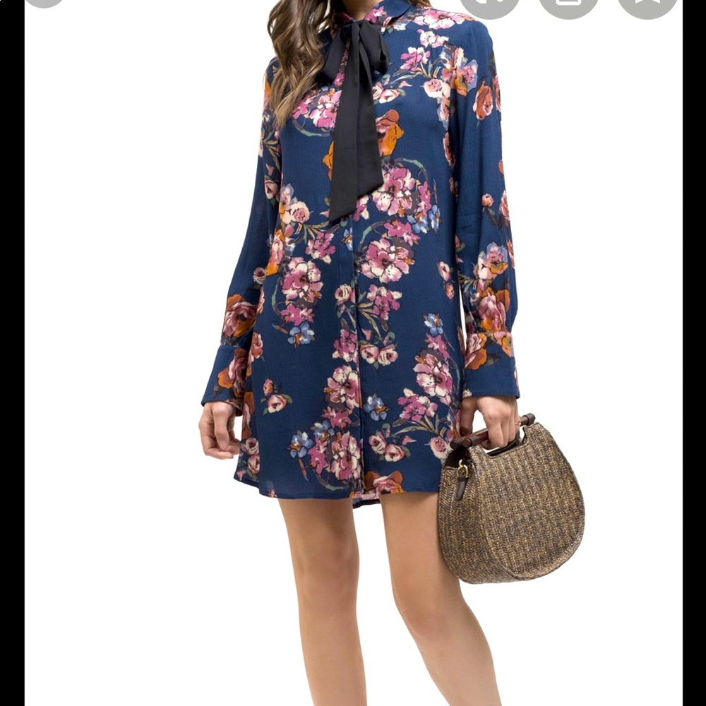 NWT Blu Pepper shirt dress with tie neck. Sz Med.